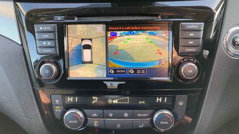 Nissan Qashqai 1.3 DiG-T N-Motion 5dr Petrol Hatchback